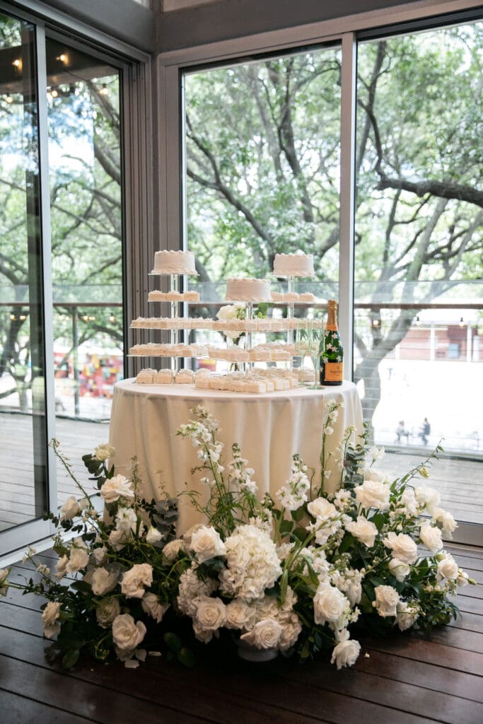 The Grove Wedding cake table 