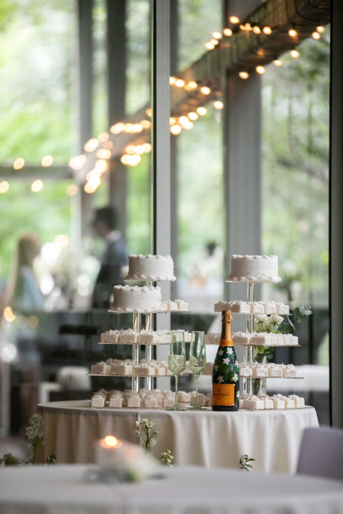 The Grove Wedding Cake table 