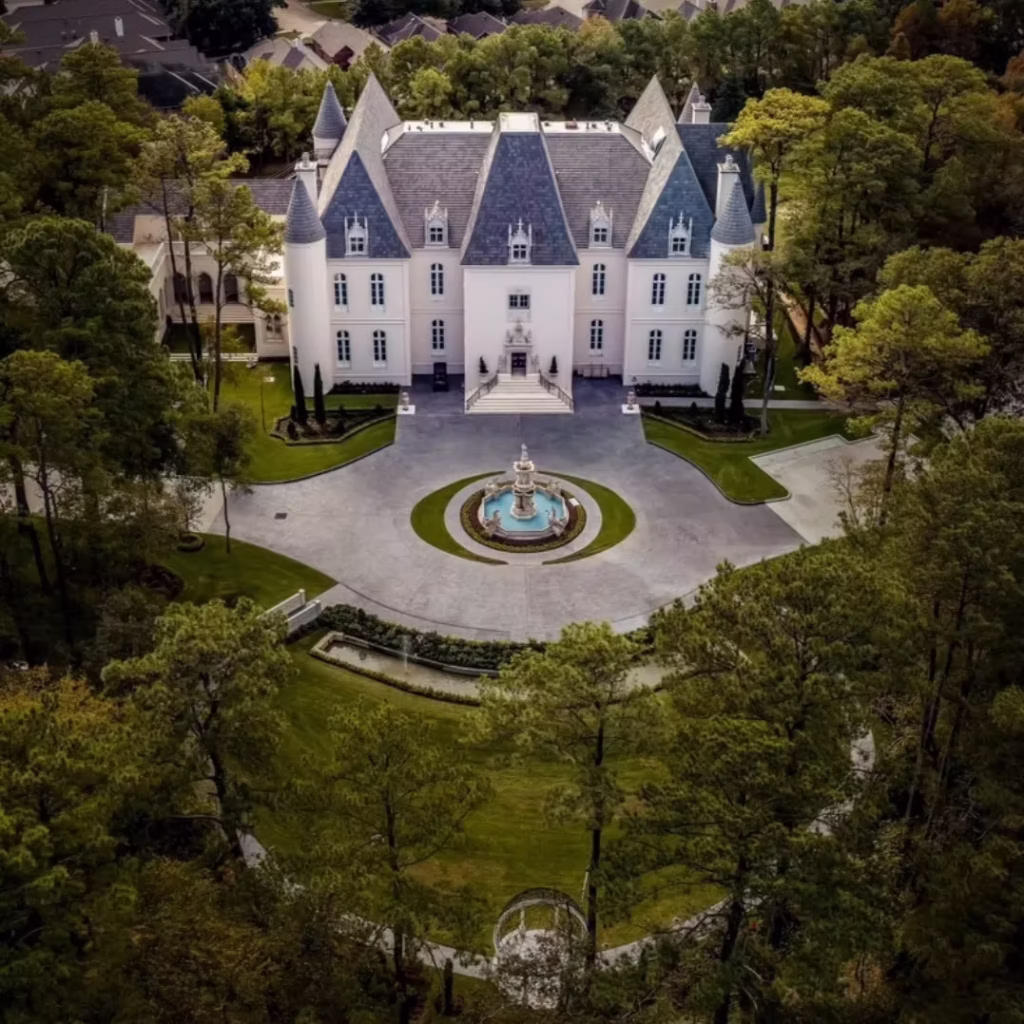 Outside view of Chateau Nouvelle, one of the best European wedding venues in Texas
