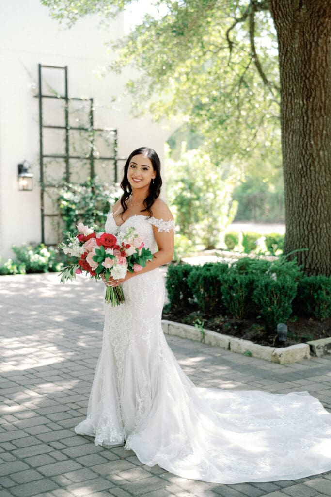 summer-bold-hot-pink-shades-of-pink-wedding-bouquet-peach orchard-wedding-venue-AVP-ashleys-visions-productions-houston-wedding-planner