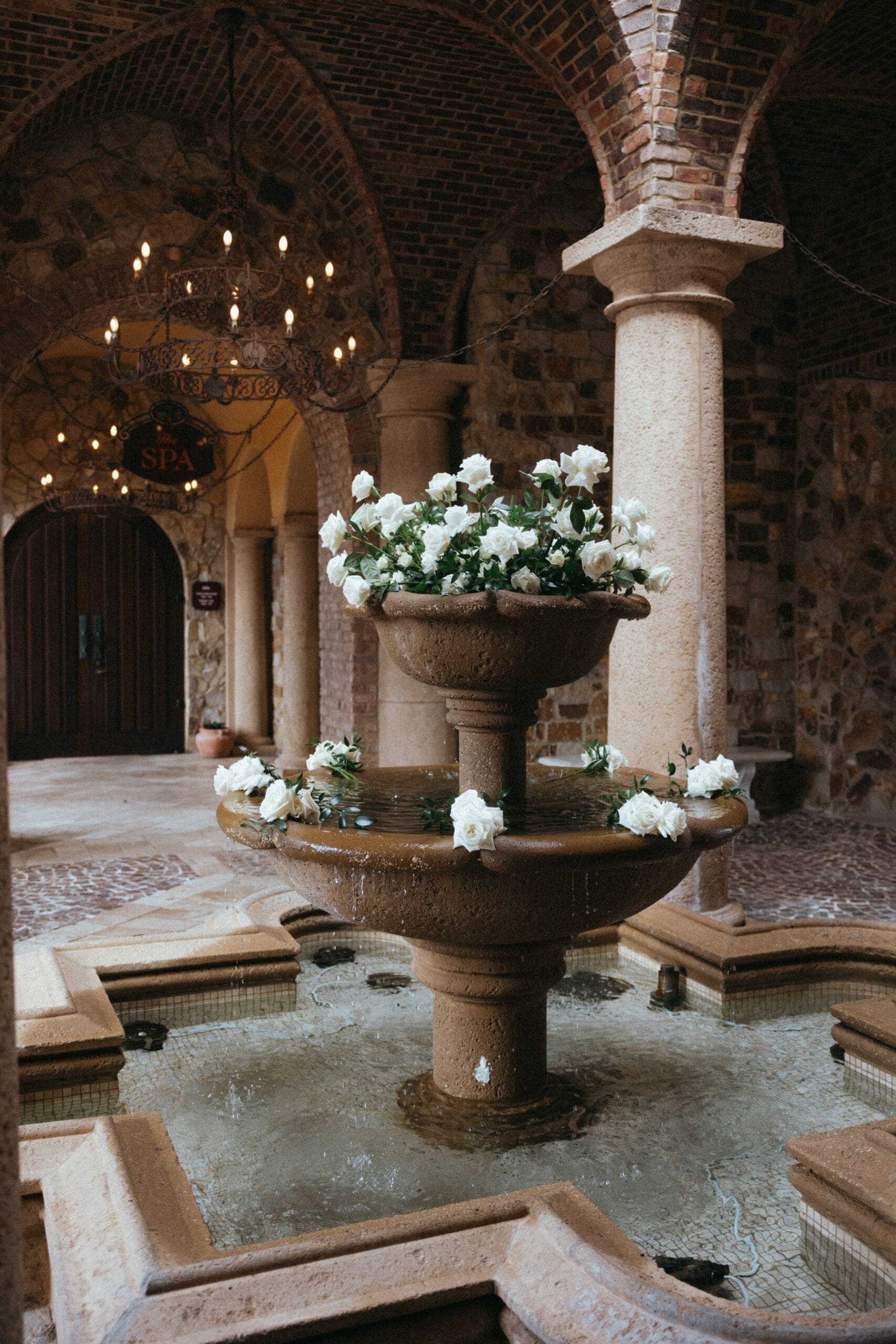 florals-in-fountain-bella-collina-wedding-venue