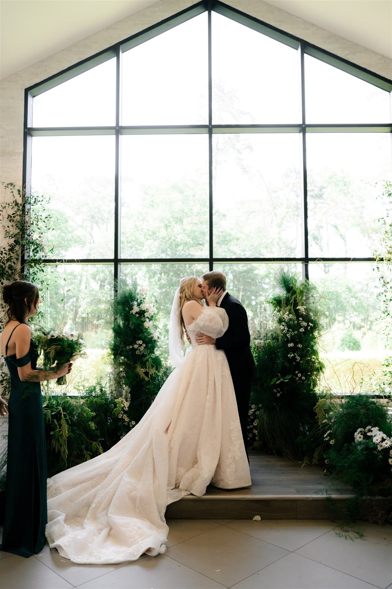 green-wedding-ceremony-florals-at-the Luminaire
