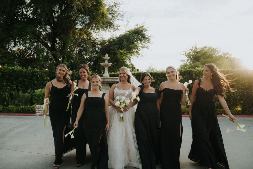 astorian-wedding-modern-outdoor-bridal-party