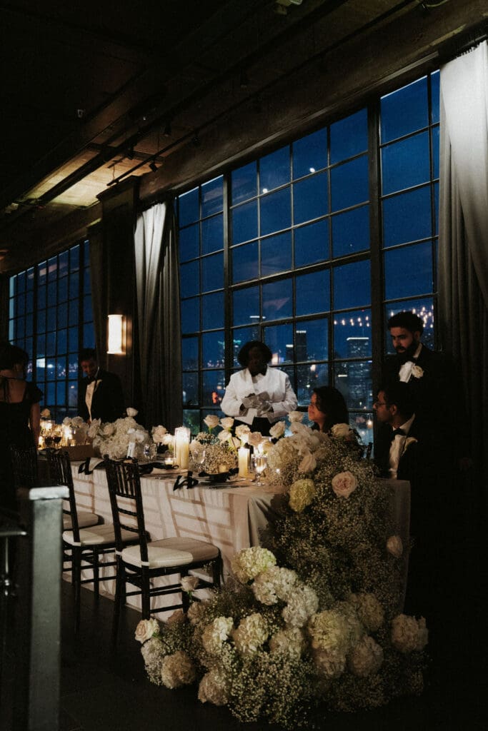 modern-astorian-wedding-babys-breath-rose-floral-centerpieces-side -table-floral-arrangements 