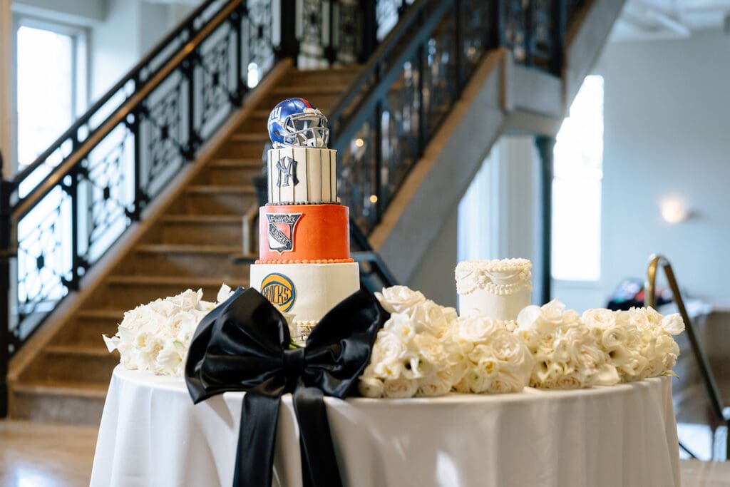Corinthian-Houston-black-white-wedding-cake