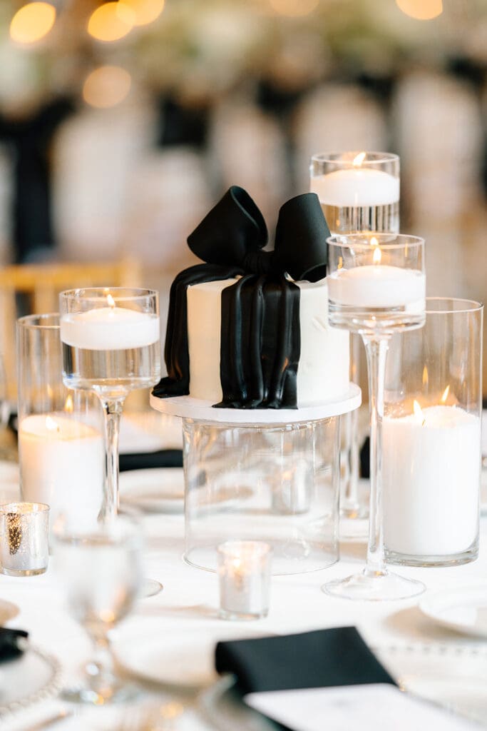 Corinthian-Houston-black-white-wedding-bow-mini-cake-wedding-centerpiece
